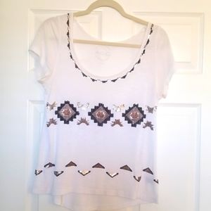 Adorable INC crop top white with native American pattern sz small
